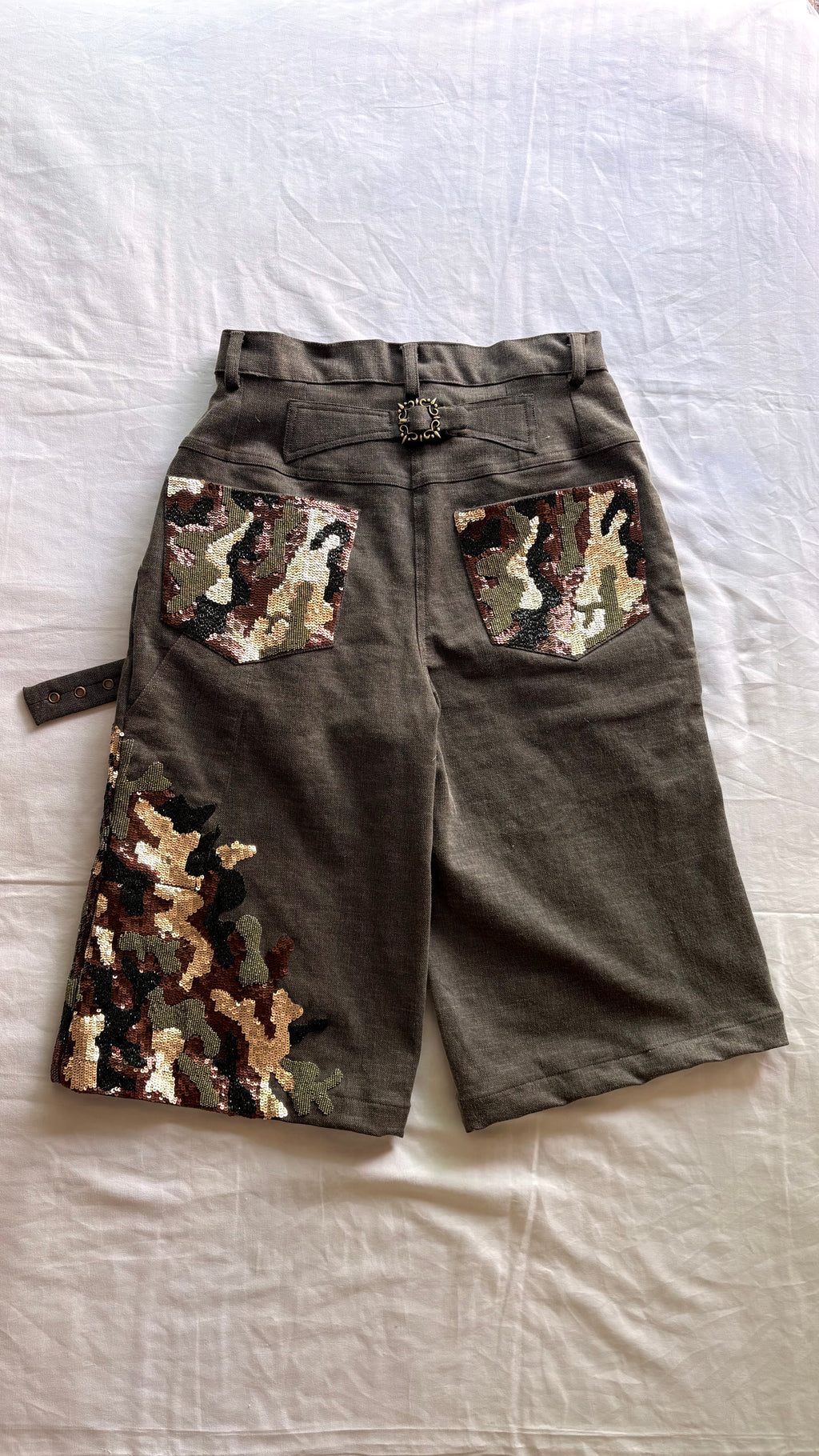 बिंदास camo aari jorts